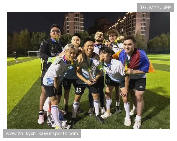 足球比赛中的团队协作与个人突破